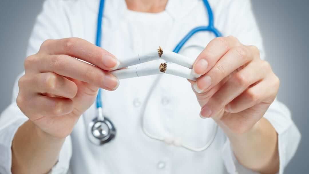 Smoking harms the lungs, heart, skin, and organs, but quitting triggers measurable healing within 20 minutes to years. This guide shows the health risks of smoking and the concrete recovery milestones after quitting, designed to help contemplating smokers commit to change.